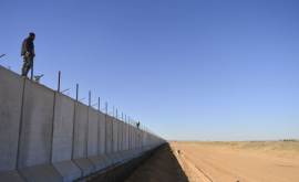 Turcia a ridicat peste jumătate din zidul de beton la granița cu Siria