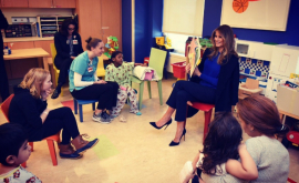 Фото дня Мелания Трамп навестила детей в госпитале ВИДЕО