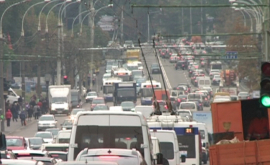 Atenție șoferi Ambuteiaje pe mai multe străzi din capitală 