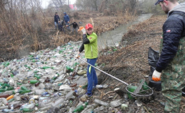 Экологи и патриоты в дождь расчистили реку Бык ФОТО ВИДЕО