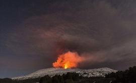 При извержении вулкана Этна пострадали десять человек