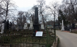 Администрация Армянского кладбища развесила таблички на старых памятниках