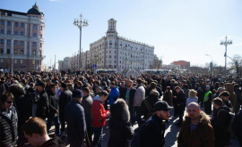 UE cere Rusiei să îi elibereze fără întîrziere pe manifestanții arestați