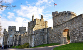 Poliția britanică a instalat noi bariere în jurul castelului Windsor FOTO
