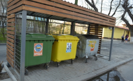 Продолжается модернизация платформ для мусорных баков