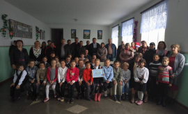 Fundația Renato Usatîi a oferit 100000 lei pentru salvarea școliigrădinițe din satul Făgădău