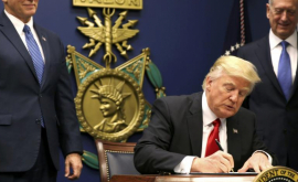 Trump a semnat Decretul Cumpără american angajează americani