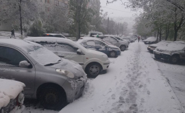 Chișinăul a fost paralizat după valul de ninsori ce a lovit capitala