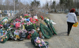После схода снега молдаван призывают навести порядок на могилах