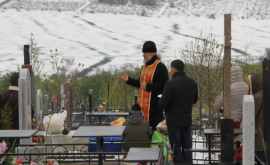 В снегу и без кричащих нарядов как молдаване ведут себя на Радоницу ФОТО