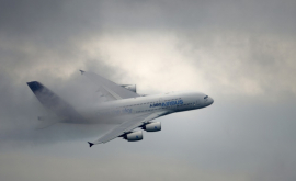 Mai mulți pasageri ai unei companii avia au fost răniți din cauza turbulențelor