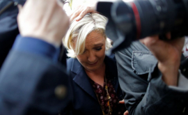 Marine Le Pen atacată cu ouă în timpul unei deplasări VIDEO