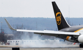 В США самолет съехал с посадочной полосы и упал с обрыва ФОТО