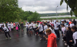 Au alergat prin ploaie pentru a susține femeile bolnave de cancer