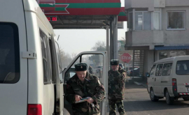 La punctele de trecere transnistrene ar putea apărea militari ruşi 