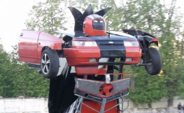 Doi ruși au creat un transformer dintrun automobil Lada VIDEO