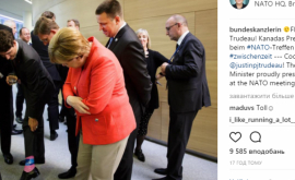 Ciorapii premierului canadian au surprinso chiar și pe Merkel FOTO