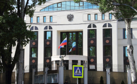 Российские дипломаты объявленные персоной нон грата покинули РМ