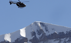 В Альпах погибли два человека сорвавшись со спасательного вертолета