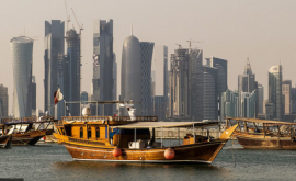 Паника в стране жители Катара сметают продукты с полок
