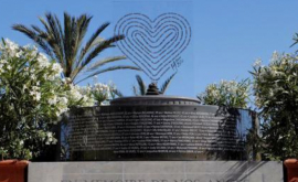В Ницце открыт временный мемориал посвященный жертвам теракта произошедшего 14 июля