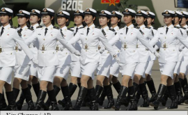 Китайский лидер Си Цзиньпин принял военный парад в Гонконге ФОТО