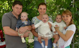 Малоимущей семье с тройняшками помогла первая леди ФОТО