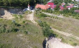 Stareţul unei mănăstirii este suspectat de extracţia ilegală a nisipului VIDEO FOTO