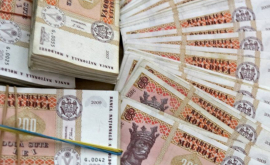 Expert cetăţenii Moldovei preferă să plătească în numerar şi să ţină banii la ciorap