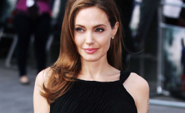 Imagini rare surprinse cu Angelina Jolie FOTO