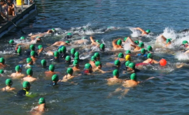 Aproximativ 400 de persoane au participat la cursa de înot Mila marină