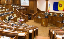 Spirite încinse la Parlament Comuniștii părăsesc ședința