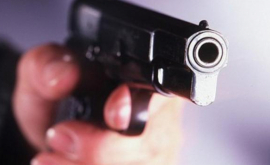 23летний парень угрожал пистолетом участникам дорожного движения