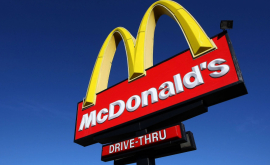 Сотрудника McDonalds уволили за фото с кухни ресторана