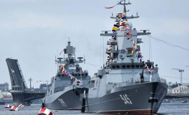 Путин принял Главный военноморской парад в СанктПетербурге