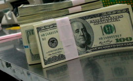 Rata de schimb a dolarului a scăzut sub 18 lei prima dată din mai 2015