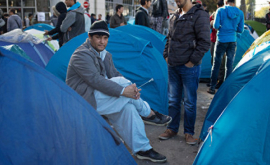 Migranți evacuați din tabere ilegale din nordul Parisului