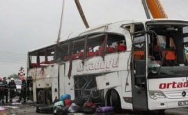 Un autobuz cu turiști sa răsturnat între Kemer și Antalya sînt victime