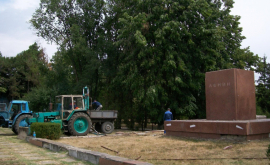 Куда исчез памятник Ленину