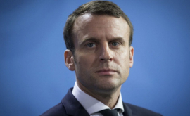 Рейтинг президента Франции за месяц упал