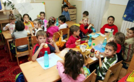 Работникам детских садов в Кишинёве повысят зарплаты