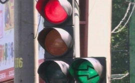 Важно для водителей на одном из перекрестков не работает светофор