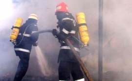 Incendiu de amploare la un depozit din Orhei VIDEO
