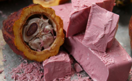 Швейцарские кондитеры придумали розовый шоколад 
