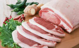 Circa 800 kg de carne de calitate dubioasă urmau să ajungă în comerț