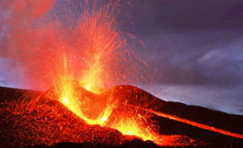 Un vulcan a început să erupă în Vanuatu