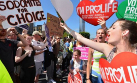 Irlanda va organiza un referendum pe tema avortului