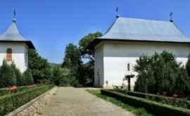 Церковь Преподобной Параскевы в Котнарь Фото