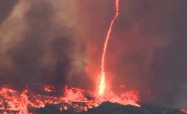 Imagini spectaculoase cu o tornadă de foc VIDEO