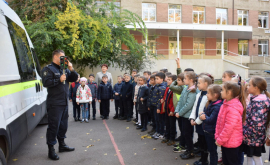 Polițiști prezenți la Liceul Teoretic Mihai Eminescu din capitală